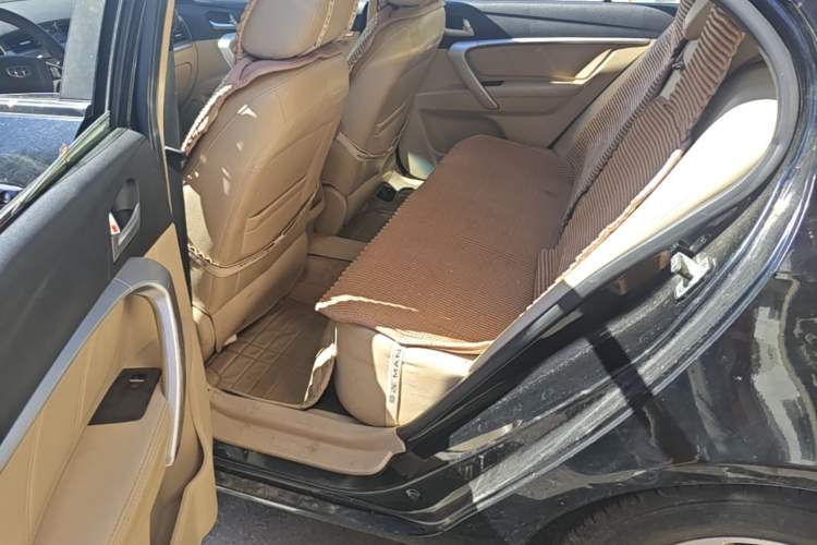 Used Geely Auto Emgrand 2017 Sedan Million Edition 1.5L Manual Luxury Model Left Rear Seat