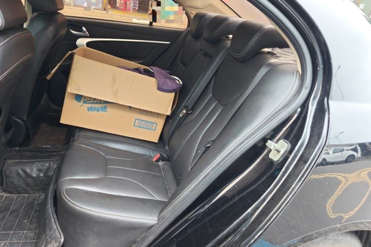 Used Geely Auto Emgrand 2017 Sedan Million Edition 1.5L Manual Upward Connect Version Left Rear Seat