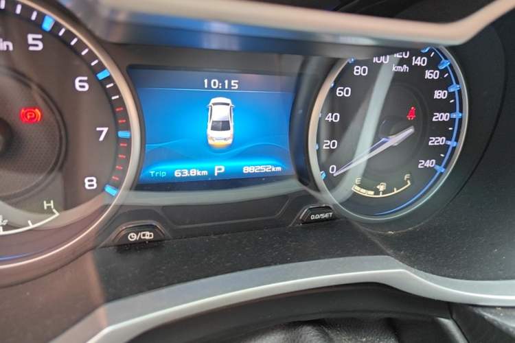 Used Geely Auto Emgrand 2017 Sedan Million Edition 1.5L CVT Upward Version Odometer Close Up