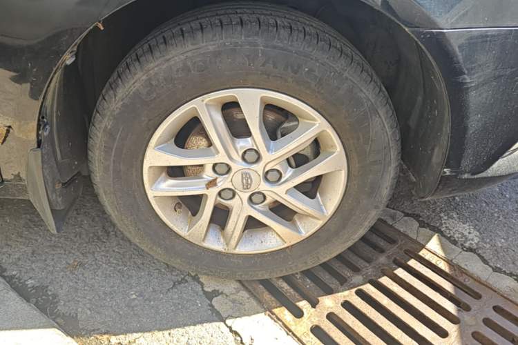 Used Geely Auto Emgrand 2017 Sedan Million Edition 1.5L Manual Luxury Model Right Front Wheel Hub