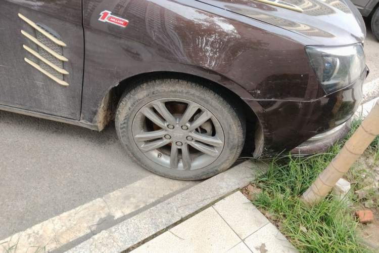Used Geely Auto Emgrand 2017 Sedan Million Edition 1.5L Manual - Upward Version Right Front Wheel Hub