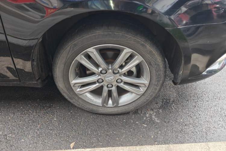 Used Geely Auto Emgrand 2017 Sedan Million Edition 1.5L Manual Upward Connect Version Right Front Wheel Hub