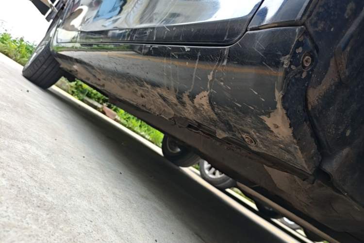 Used Geely Auto Emgrand 2017 Sedan Million Edition 1.5L Manual - Upward Version Right Side Sill