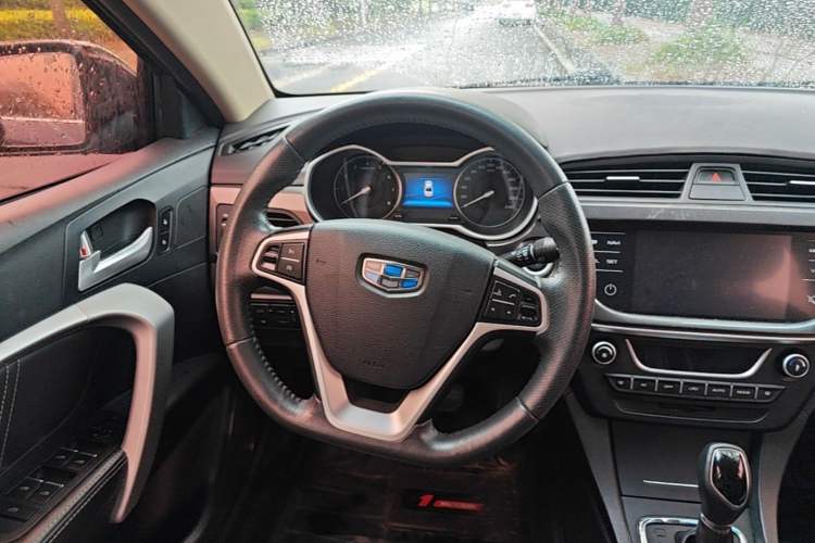 Used Geely Auto Emgrand 2017 Sedan Million Edition 1.5L CVT Upward Version Steering Wheel
