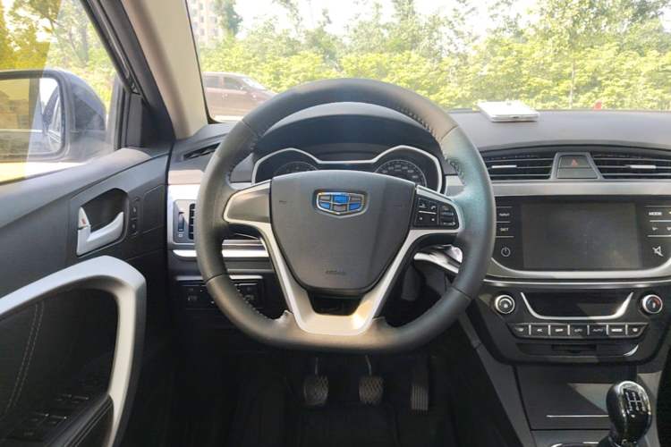Used Geely Auto Emgrand 2017 Sedan Million Edition 1.5L Manual Upward Connect Version Steering Wheel