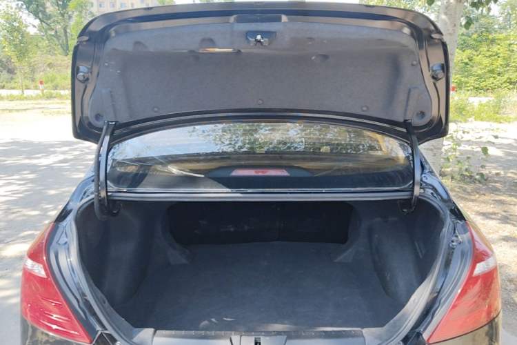 Used Geely Auto Emgrand 2017 Sedan Million Edition 1.5L Manual Upward Connect Version Trunk