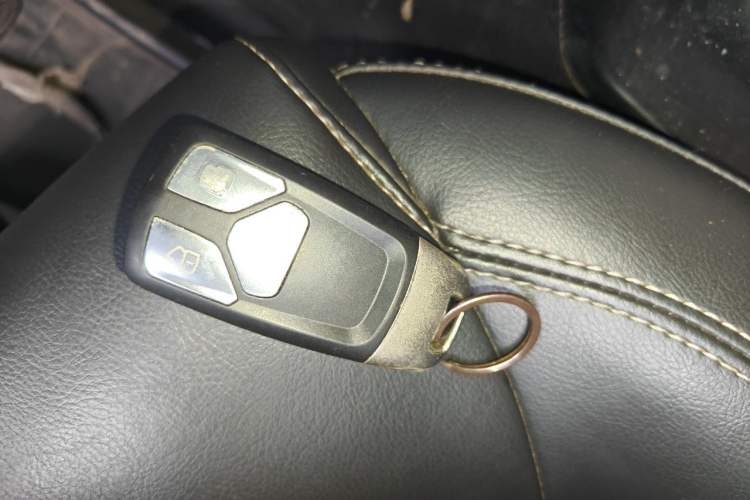 Used Geely Auto Emgrand 2017 Sedan Million Edition 1.5L Manual Upward Connect Version Vehicle Key