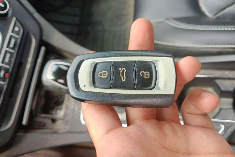 Used Geely Auto Emgrand 2017 Sedan Million Edition 1.5L CVT Upward Version Vehicle Key