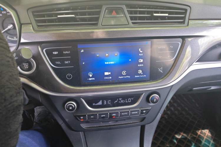 Used Geely Auto Emgrand 2017 Sedan Million Edition 1.5L Manual - Upward Version Audio And AC Panel