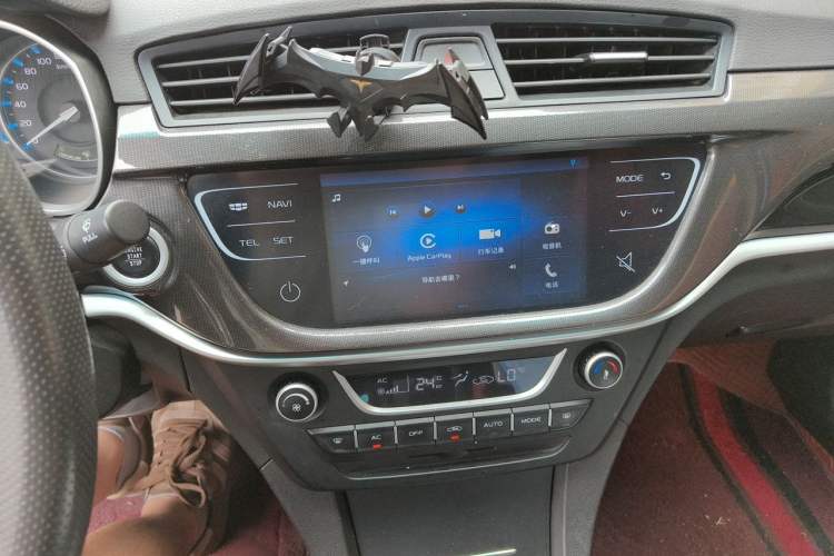Used Geely Auto Emgrand 2017 Sedan Million Edition 1.5L Manual - Upward Version Audio And AC Panel
