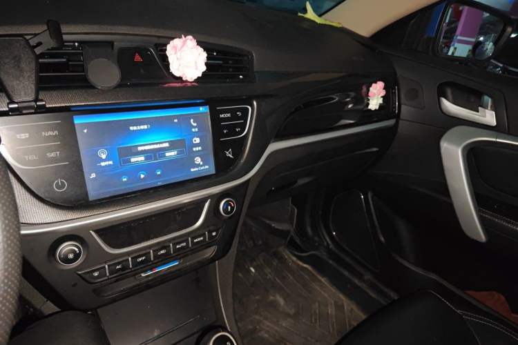 Used Geely Auto Emgrand 2017 Sedan Million Edition 1.5L Manual - Upward Version Audio And AC Panel