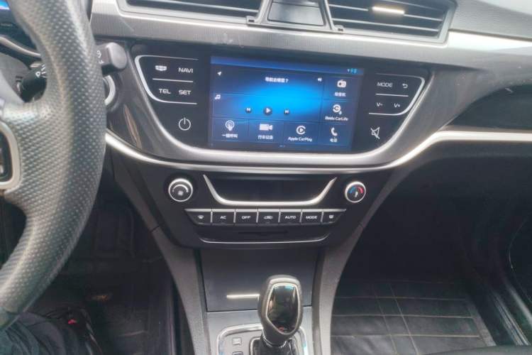 Used Geely Auto Emgrand 2017 Hatchback RS Million Edition 1.5L CVT Upward Version Audio And AC Panel