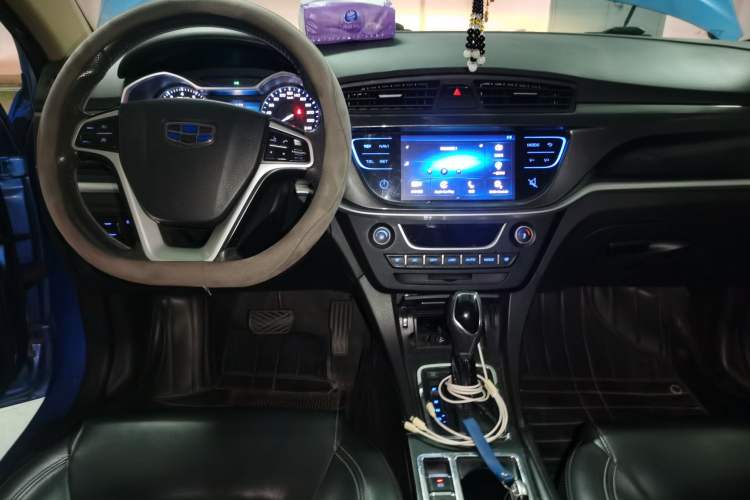 Used Geely Auto Emgrand 2017 Sedan Million Edition 1.5L CVT Upward Version Center Console