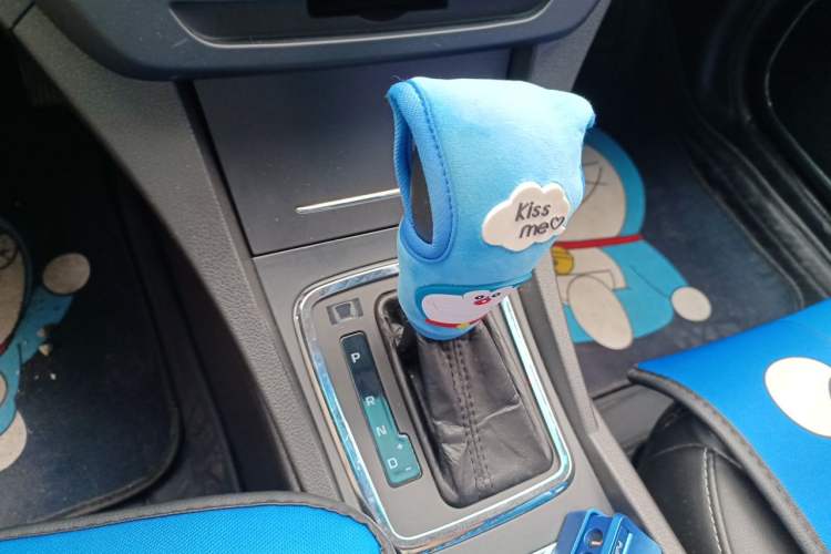 Used Geely Auto Emgrand 2017 Sedan Million Edition 1.5L CVT Upward Version Gear Lever