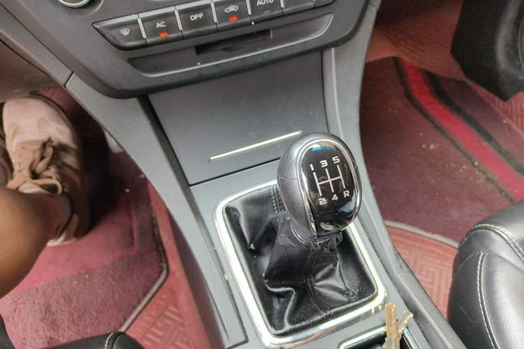 Used Geely Auto Emgrand 2017 Sedan Million Edition 1.5L Manual - Upward Version Gear Lever