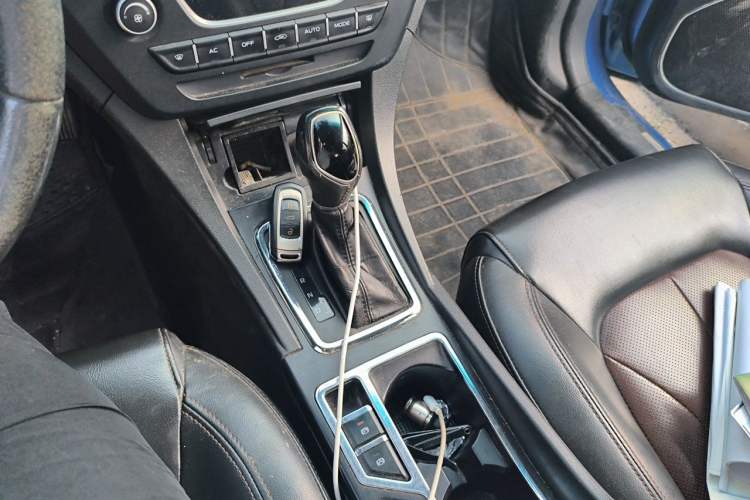 Used Geely Auto Emgrand 2017 Hatchback RS Million Edition 1.5L CVT Upward Version Gear Lever