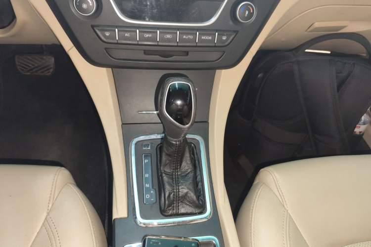 Used Geely Auto Emgrand 2017 Sedan Million Edition 1.5L CVT Luxury Model Gear Lever