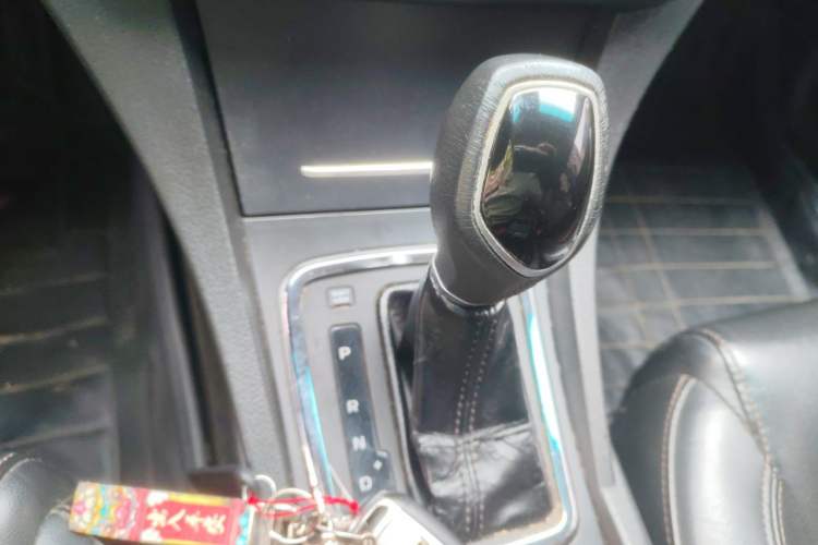 Used Geely Auto Emgrand 2017 Hatchback RS Million Edition 1.5L CVT Upward Version Gear Lever