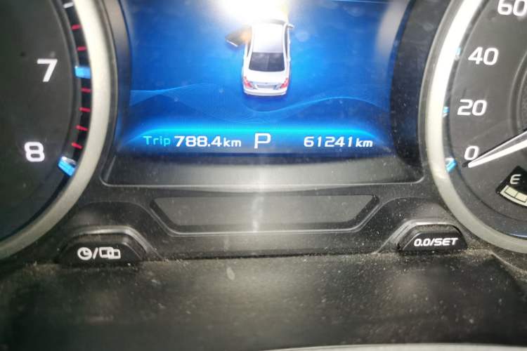 Used Geely Auto Emgrand 2017 Sedan Million Edition 1.5L CVT Upward Version Odometer Close Up