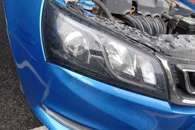 Used Geely Auto Emgrand 2017 Sedan Million Edition 1.5L CVT Upward Version Right Front Headlight