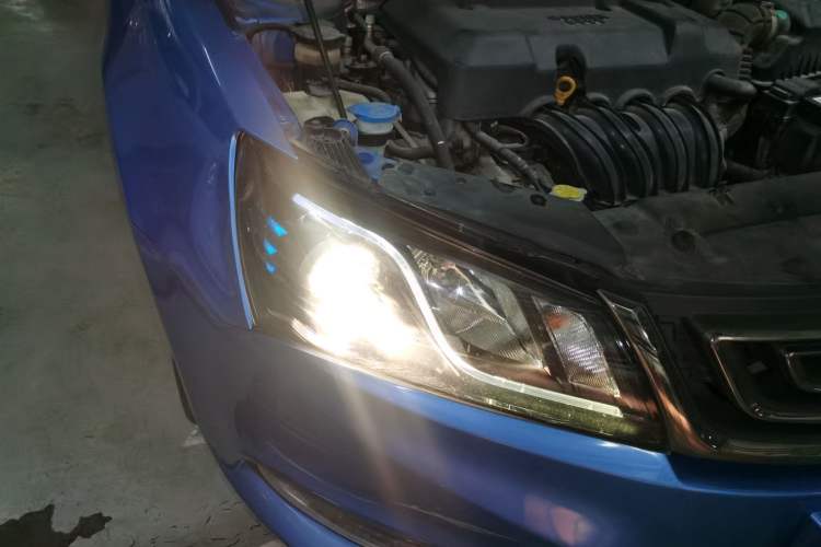 Used Geely Auto Emgrand 2017 Sedan Million Edition 1.5L CVT Upward Version Right Front Headlight