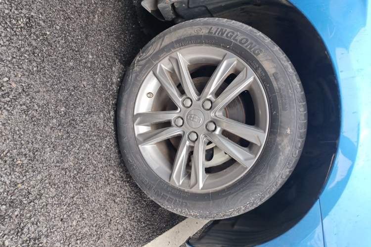 Used Geely Auto Emgrand 2017 Sedan Million Edition 1.5L CVT Upward Version Right Front Wheel Hub