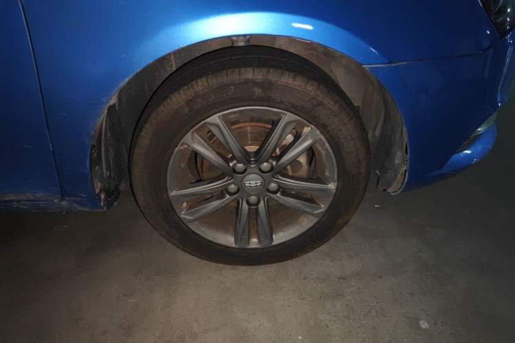 Used Geely Auto Emgrand 2017 Sedan Million Edition 1.5L Manual - Upward Version Right Front Wheel Hub