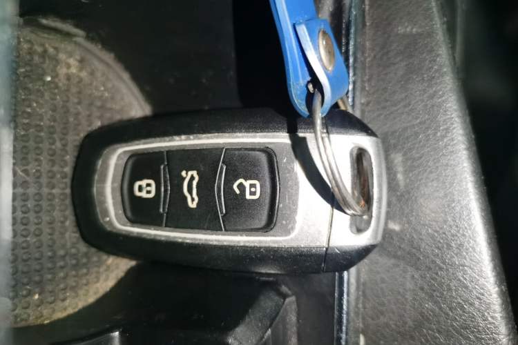 Used Geely Auto Emgrand 2017 Sedan Million Edition 1.5L CVT Upward Version Vehicle Key