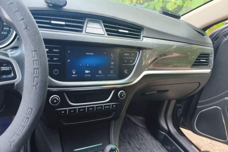 Used Geely Auto Emgrand 2017 Sedan Million Edition 1.5L Manual - Upward Version Audio And AC Panel