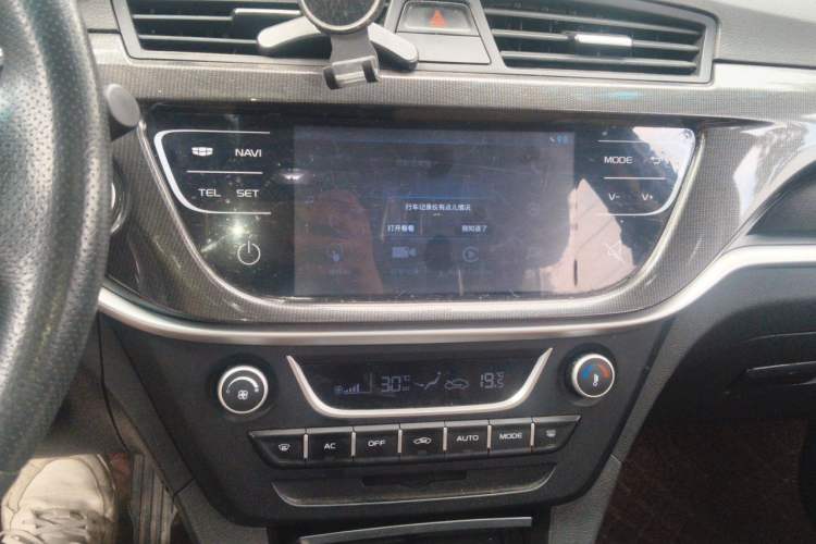 Used Geely Auto Emgrand 2017 Sedan Million Edition 1.5L Manual - Upward Version Audio And AC Panel