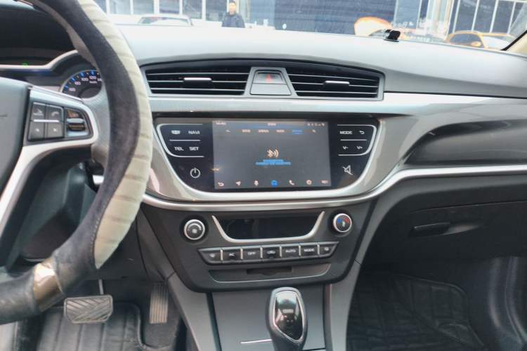 Used Geely Auto Emgrand 2017 Sedan Million Edition 1.5L CVT Upward Connectivity Version Audio And AC Panel