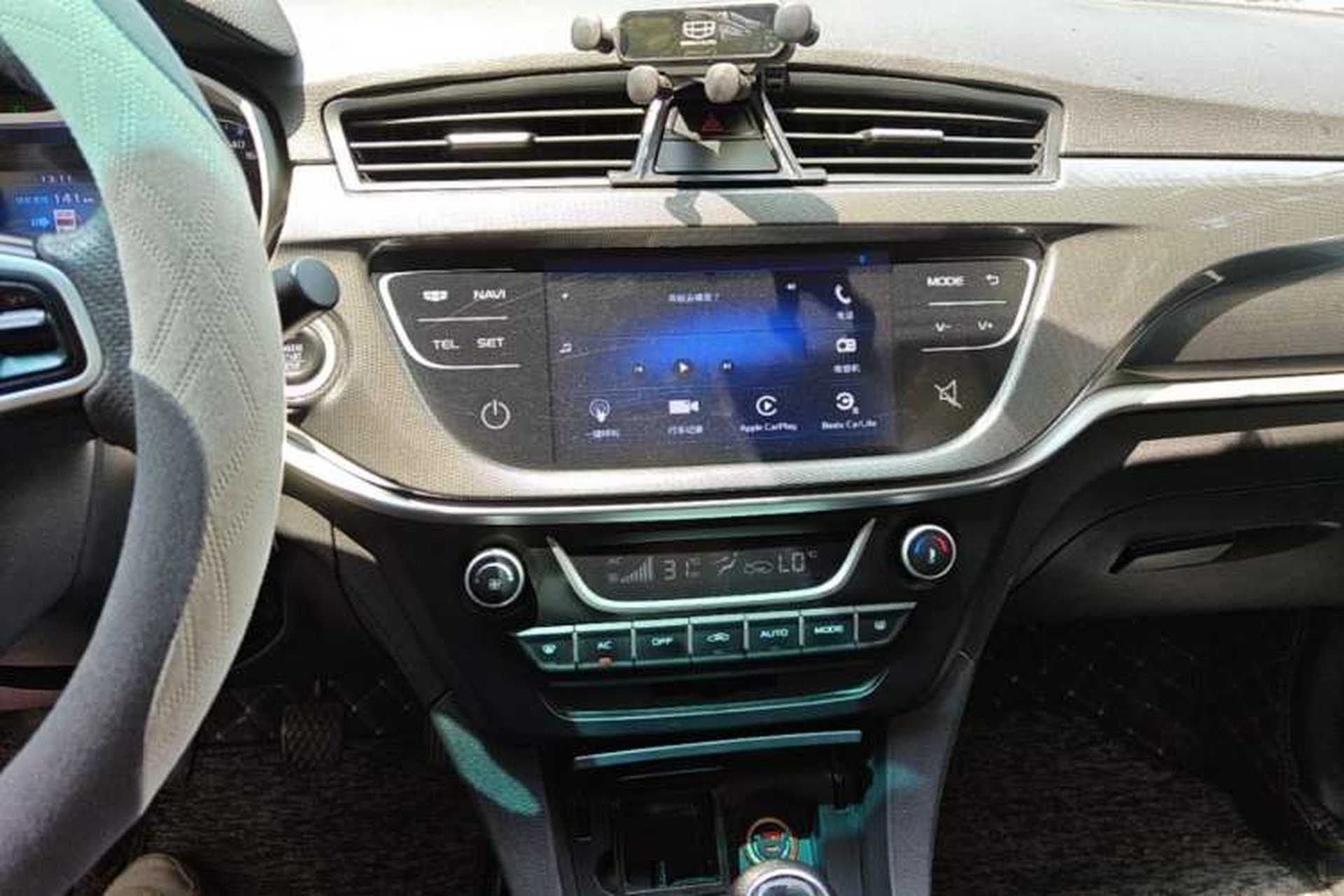 Used Geely Auto Emgrand 2017 Sedan Million Edition 1.5L Manual Upward Connect Version Audio And AC Panel
