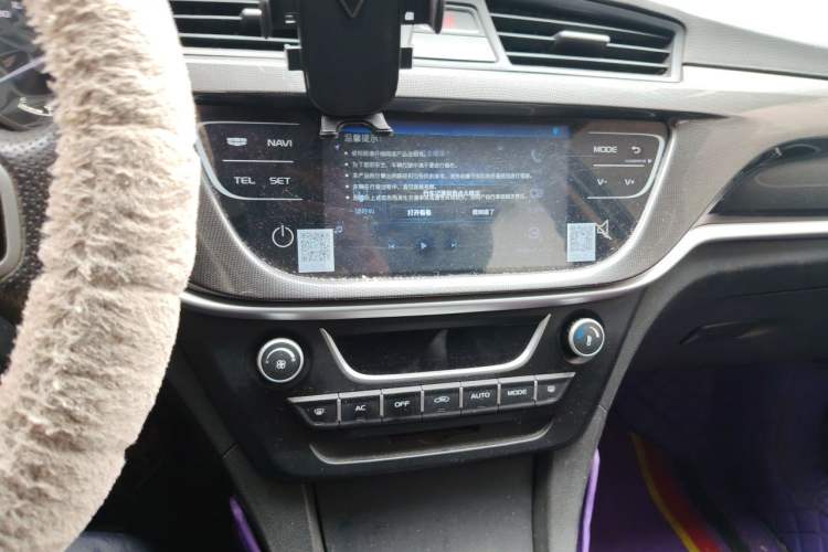 Used Geely Auto Emgrand 2017 Sedan Million Edition 1.5L Manual Upward Connect Version Audio And AC Panel