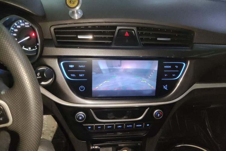 Used Geely Auto Emgrand 2017 Sedan Million Edition 1.5L Manual - Upward Version Audio And AC Panel