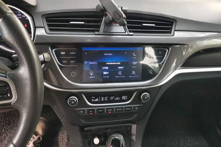 Used Geely Auto Emgrand 2017 Hatchback RS Million Edition 1.5L CVT Upward Version Audio And AC Panel