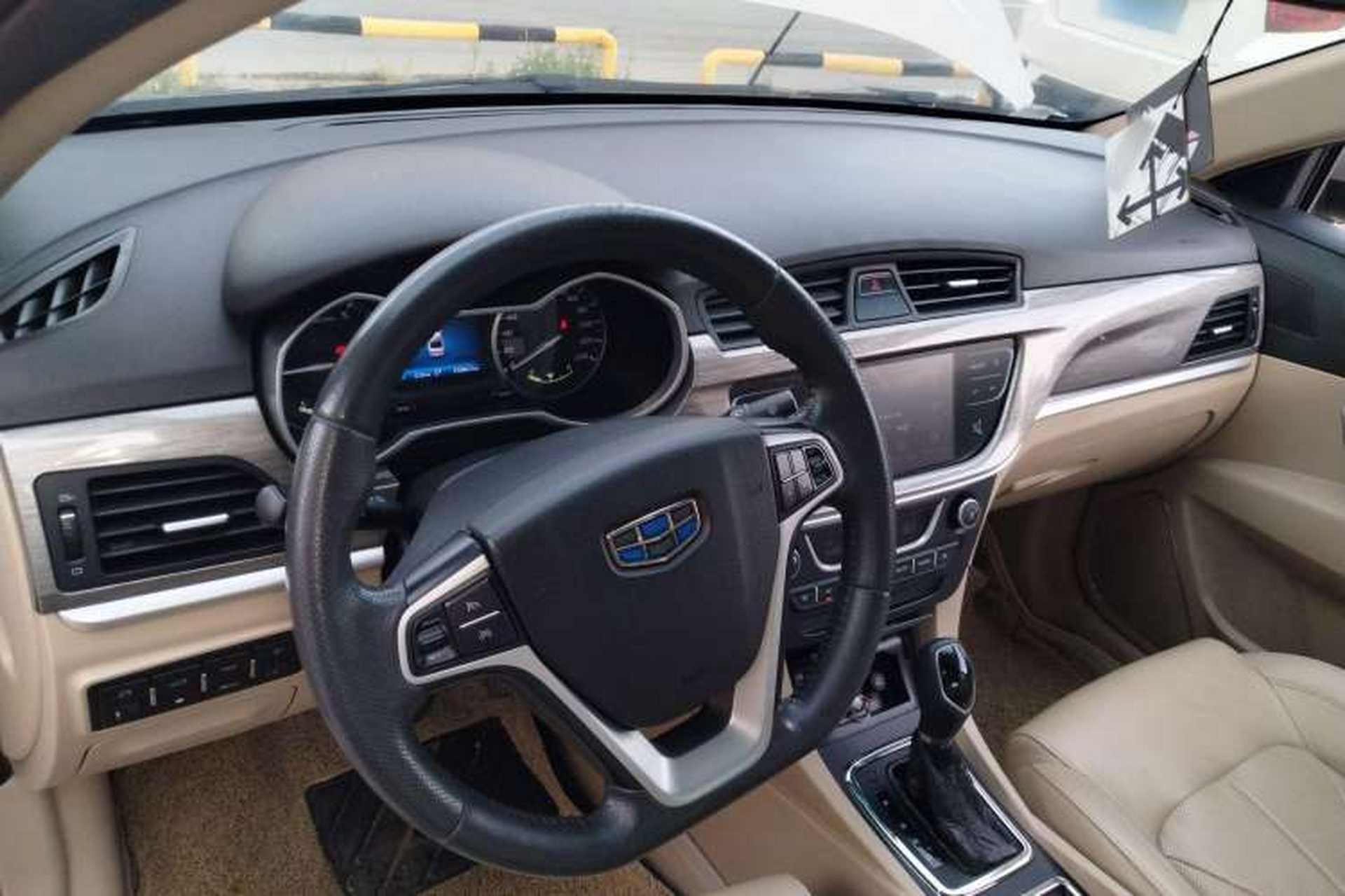 Used Geely Auto Emgrand 2017 Sedan Million Edition 1.5L CVT Upward Connectivity Version Center Console