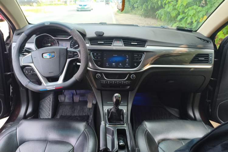 Used Geely Auto Emgrand 2017 Sedan Million Edition 1.5L Manual - Upward Version Center Console