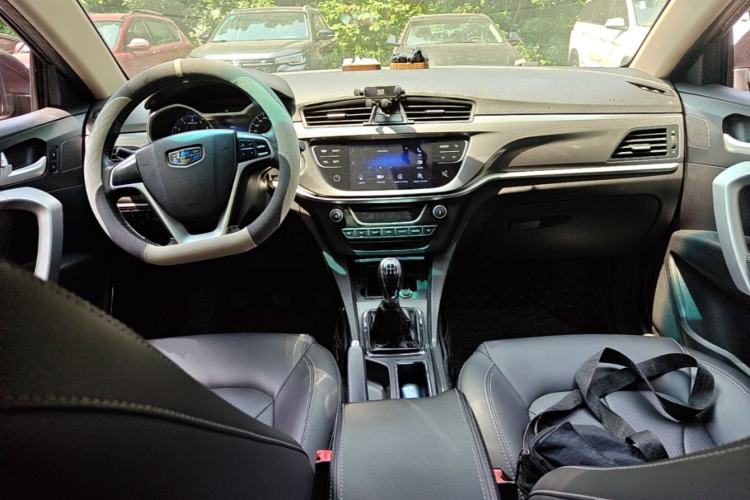 Used Geely Auto Emgrand 2017 Sedan Million Edition 1.5L Manual Upward Connect Version Center Console