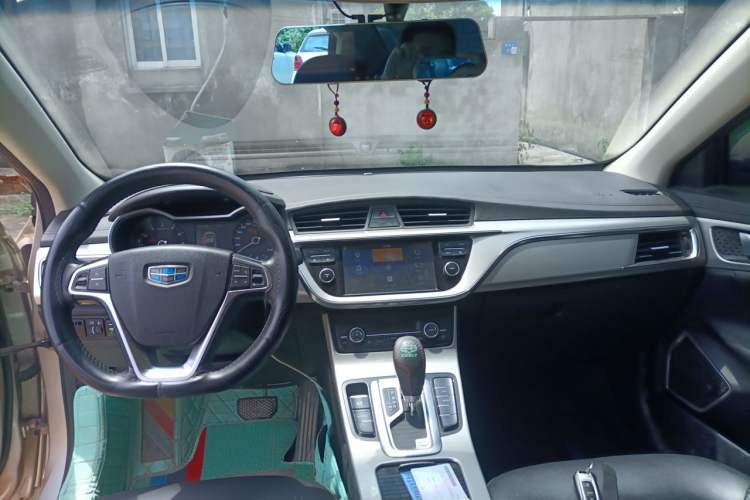 Used Geely Auto Emgrand 2017 Sedan Million Edition 1.3T CVT Upward Version Center Console