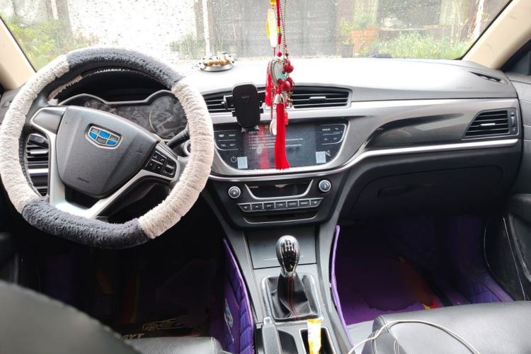 Used Geely Auto Emgrand 2017 Sedan Million Edition 1.5L Manual Upward Connect Version Center Console