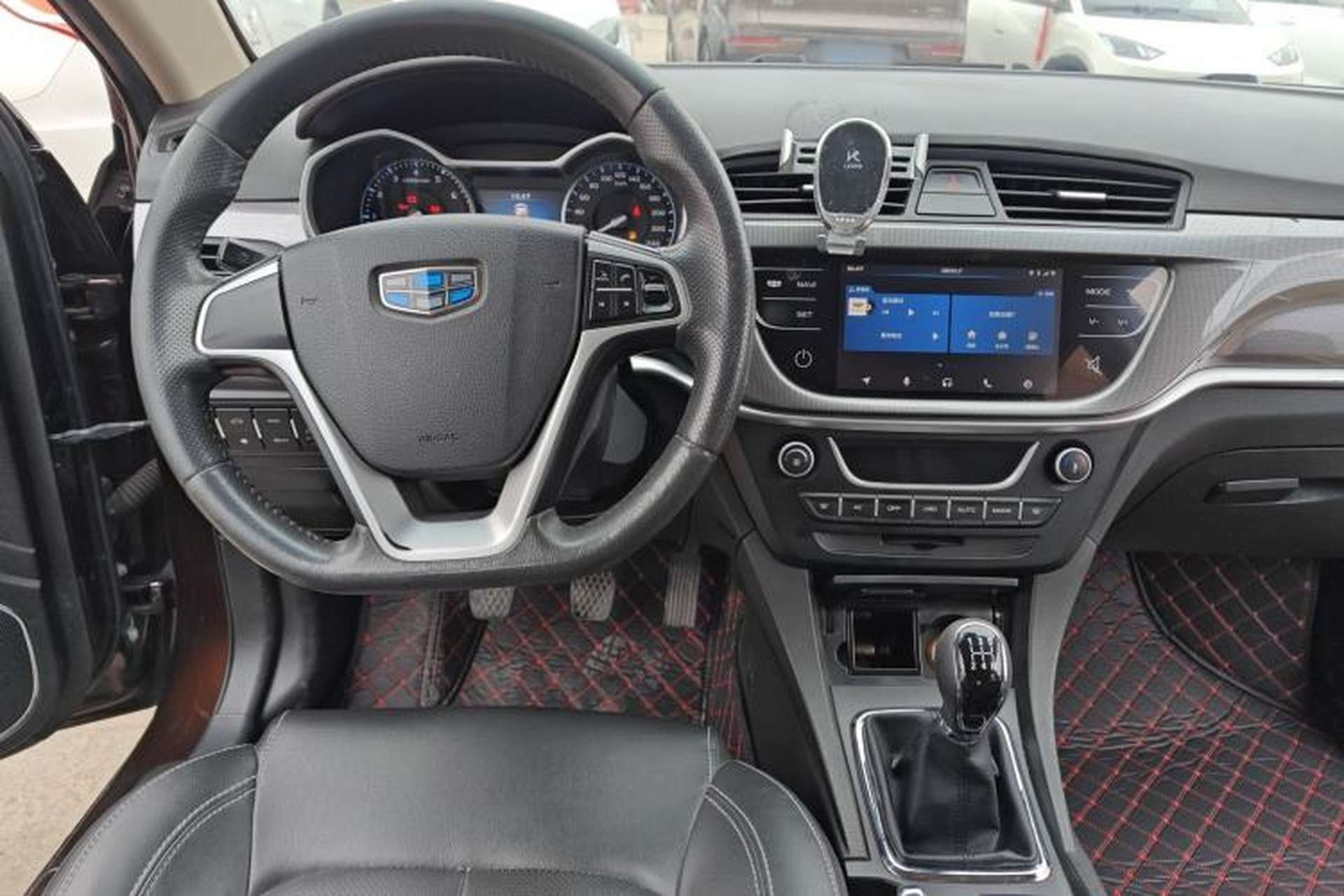 Used Geely Auto Emgrand 2017 Sedan Million Edition 1.5L Manual - Upward Version Center Console