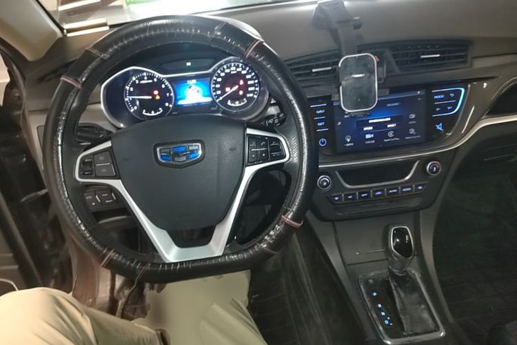 Used Geely Auto Emgrand 2017 Hatchback RS Million Edition 1.5L CVT Upward Version Center Console