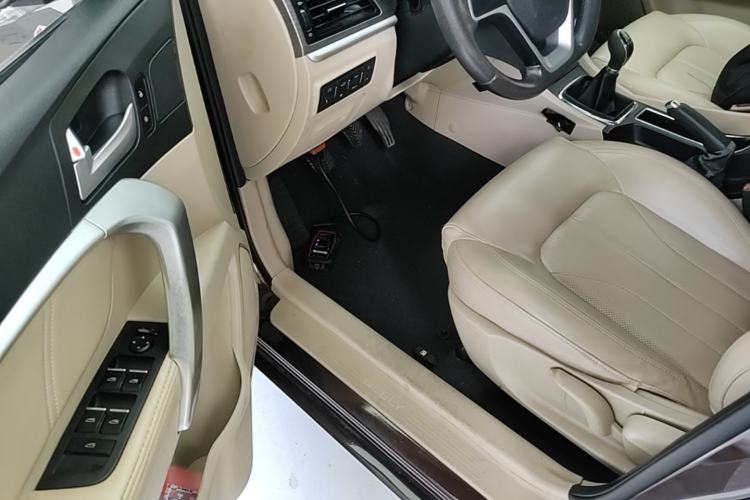 Used Geely Auto Emgrand 2017 Sedan Million Edition 1.5L Manual Luxury Model Driver Seat