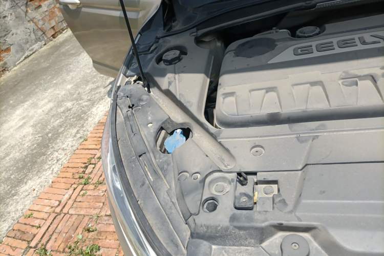 Used Geely Auto Emgrand 2017 Sedan Million Edition 1.3T CVT Upward Version Engine Bay Right