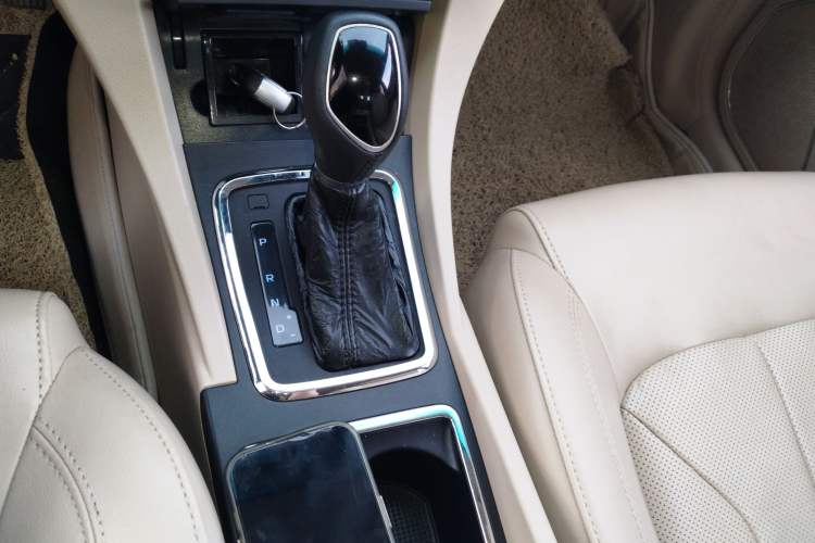 Used Geely Auto Emgrand 2017 Sedan Million Edition 1.5L CVT Upward Connectivity Version Gear Lever