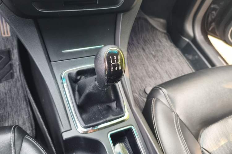 Used Geely Auto Emgrand 2017 Sedan Million Edition 1.5L Manual - Upward Version Gear Lever