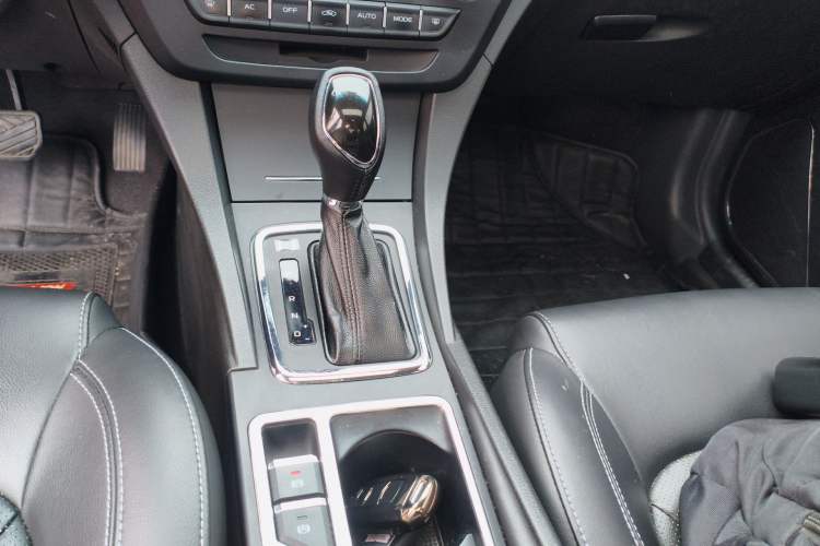 Used Geely Auto Emgrand 2017 Sedan Million Edition 1.5L CVT Upward Connectivity Version Gear Lever