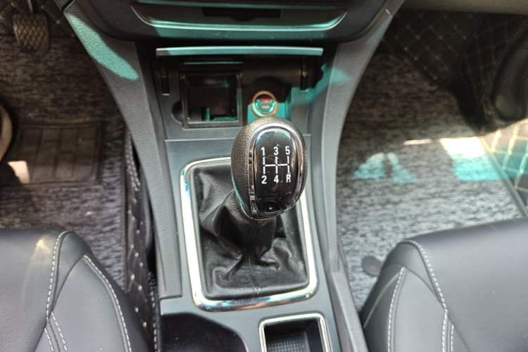 Used Geely Auto Emgrand 2017 Sedan Million Edition 1.5L Manual Upward Connect Version Gear Lever