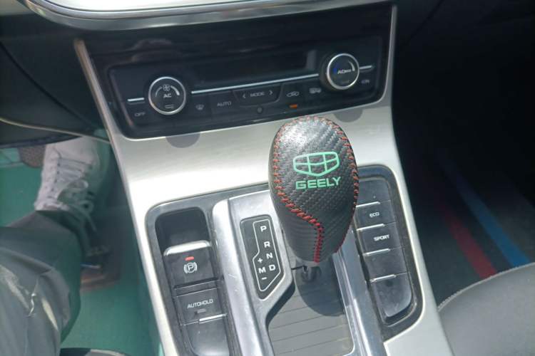Used Geely Auto Emgrand 2017 Sedan Million Edition 1.3T CVT Upward Version Gear Lever
