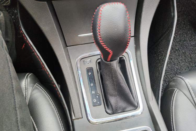 Used Geely Auto Emgrand 2017 Sedan Million Edition 1.5L CVT Upward Version Gear Lever